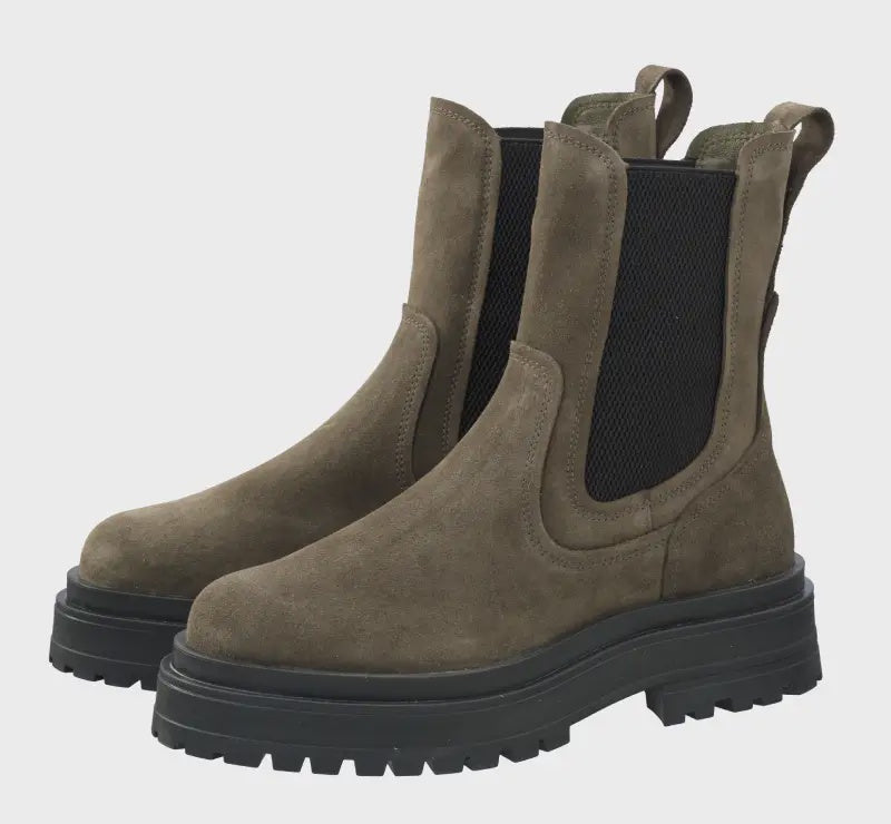 24W05-013017-308 Chelsea Suede Boots