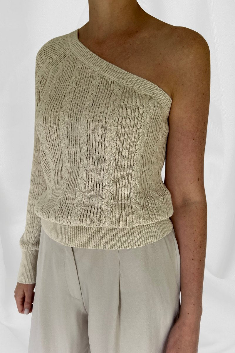 Cabble one sleeve sweater