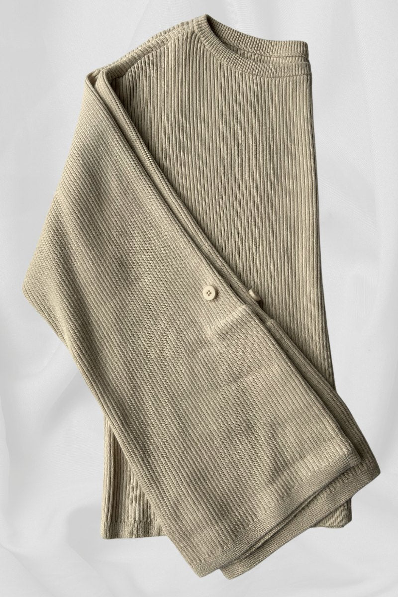 Wide sleeve sweater wove detail